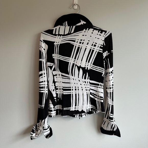 Joseph Ribkoff black and white zip front top with double collar and cuffs Size 8 - Picture 7 of 10
